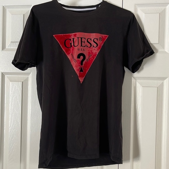 Guess T-shirt Size M❤️‍🔥❤️‍🔥 - Picture 1 of 5